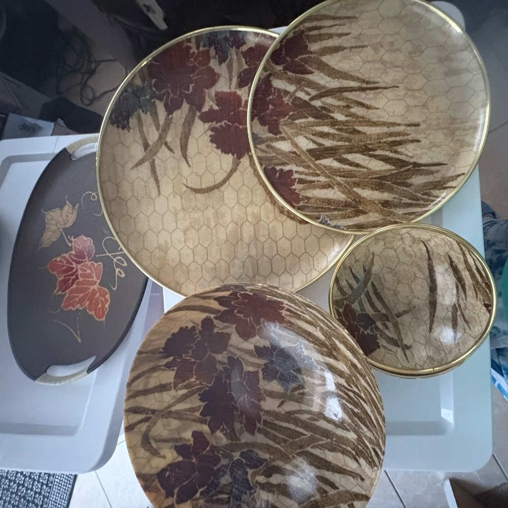 Floral Patterned Dinnerware Set - Picture 2 of 7